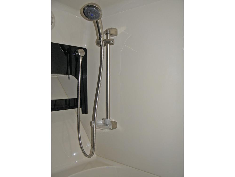 Saloon, Accommodation